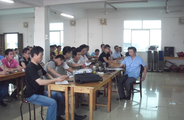 M&aacute;y n&eacute;n BAILIAN tổ chức c&aacute;c hoạt động học l&yacute; thuyết c&ocirc;ng nghệ m&aacute;y n&eacute;n của nh&acirc;n vi&ecirc;n2