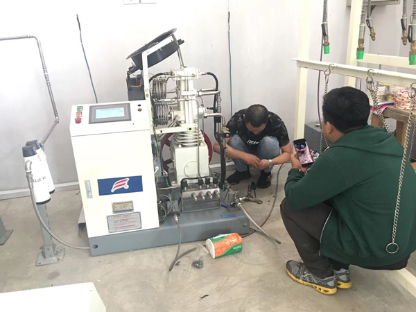 trang web của kh&aacute;ch h&agrave;ng l&agrave;m dịch vụ v&agrave; traiing (2)